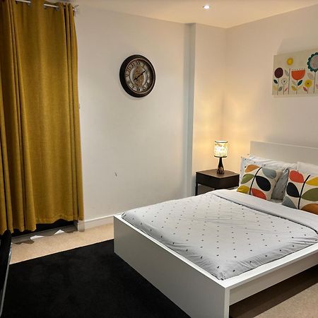 Modern En-Suite Room And Self Catering In ลอนดอน ภายนอก รูปภาพ